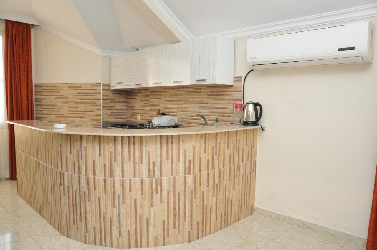 Apartments Residence Батуми Екстериор снимка