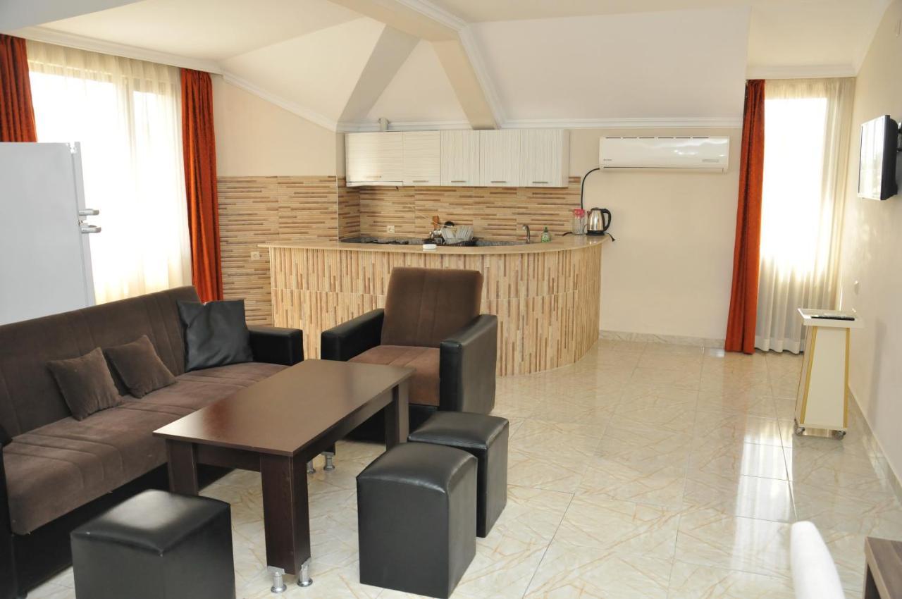 Apartments Residence Батуми Екстериор снимка