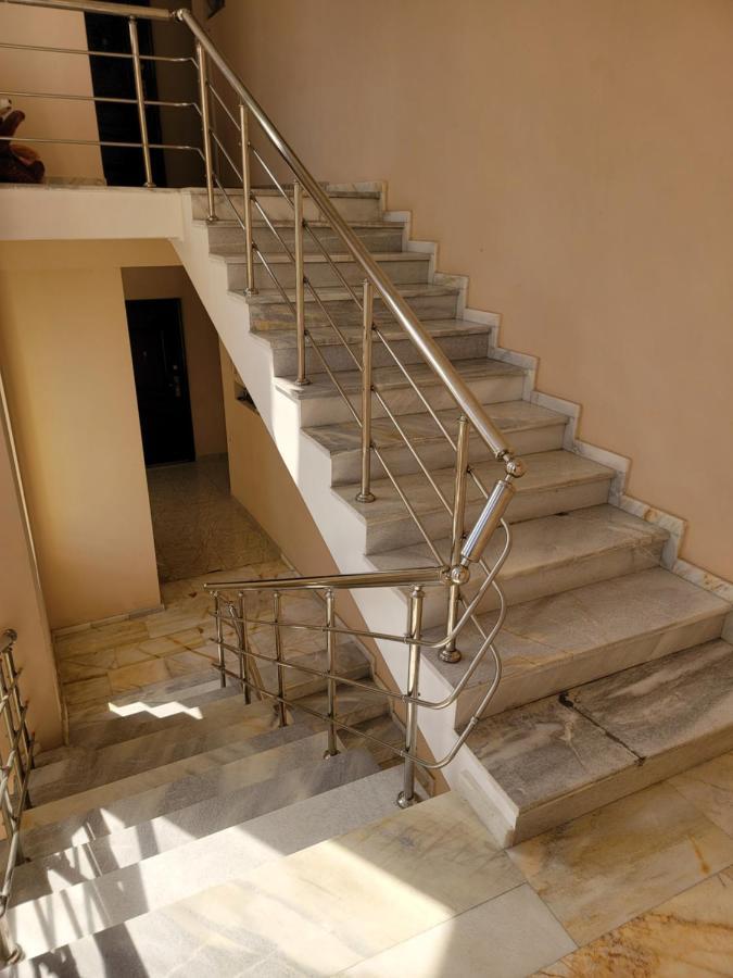 Apartments Residence Батуми Екстериор снимка
