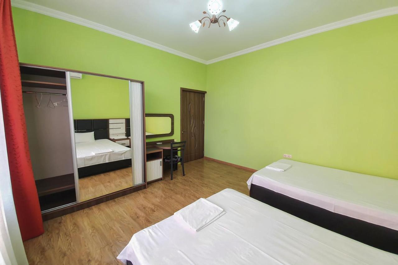 Apartments Residence Батуми Екстериор снимка