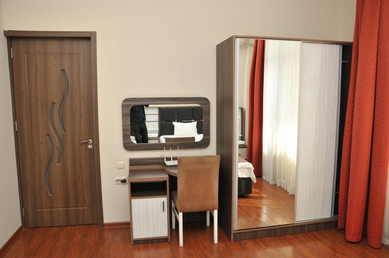 Apartments Residence Батуми Екстериор снимка