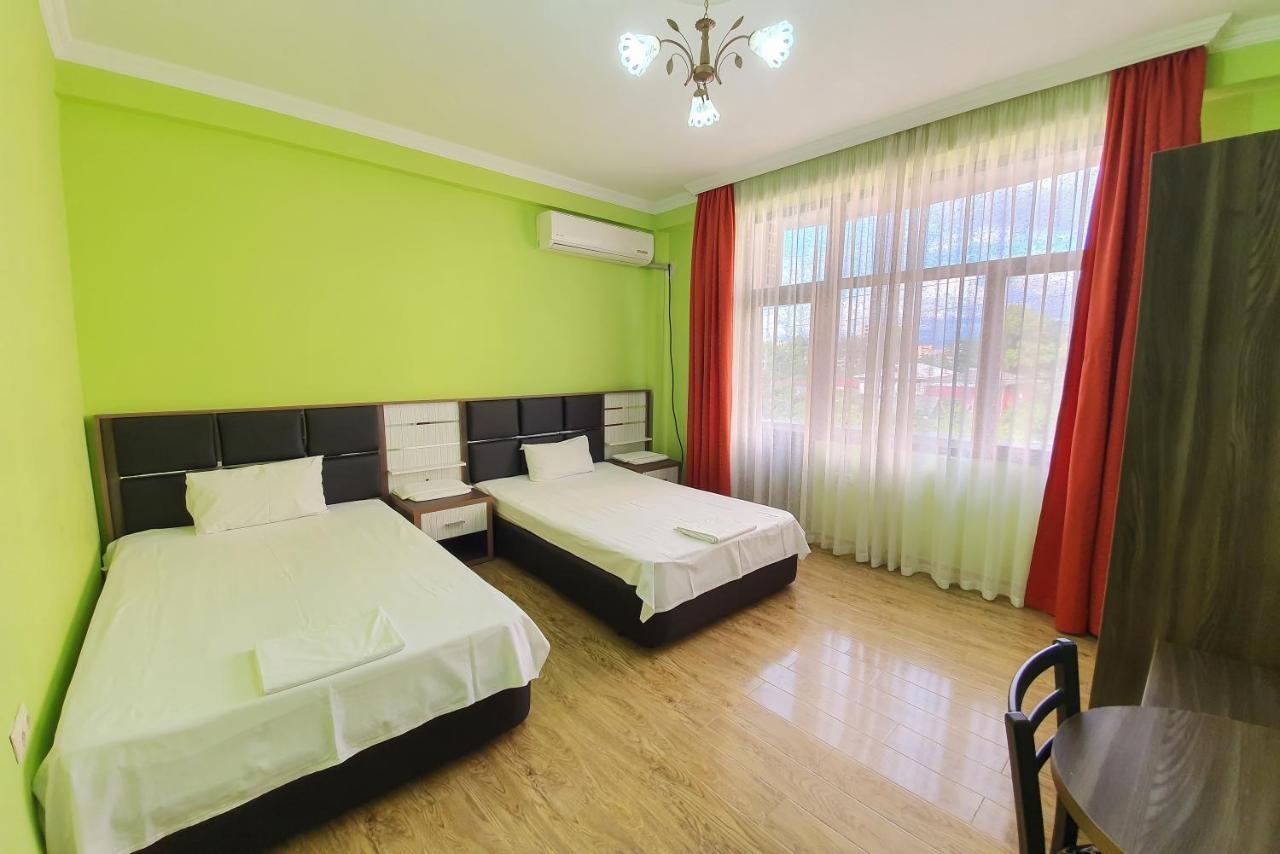 Apartments Residence Батуми Екстериор снимка