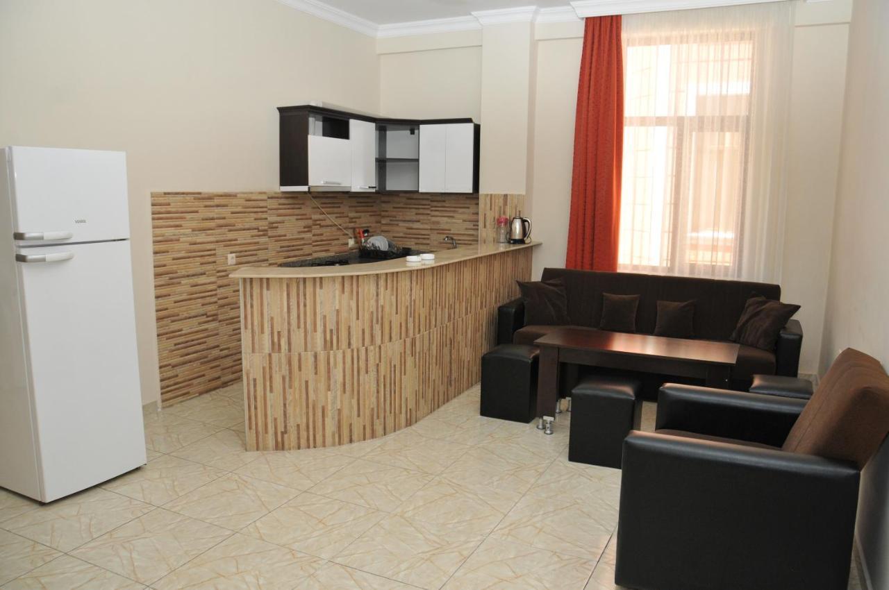 Apartments Residence Батуми Екстериор снимка