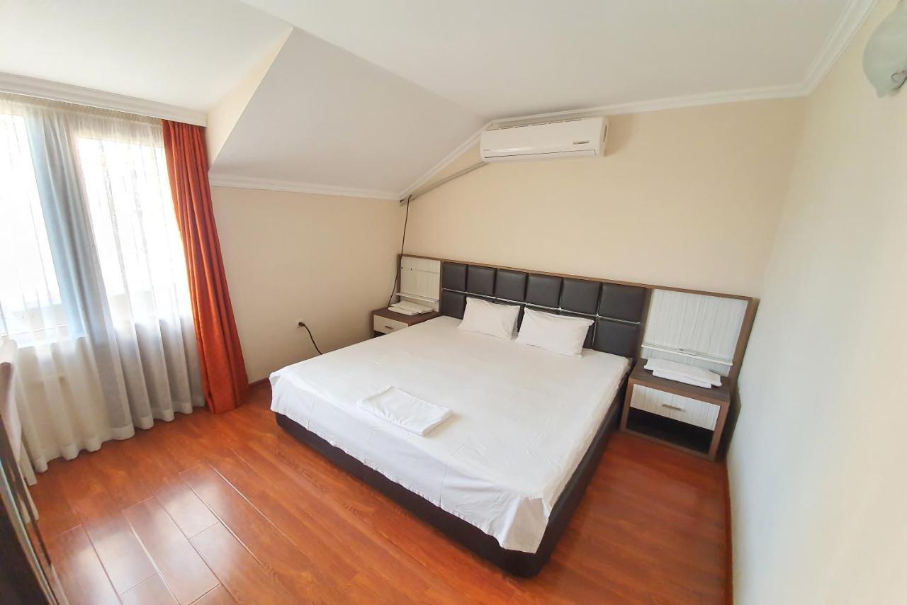 Apartments Residence Батуми Екстериор снимка